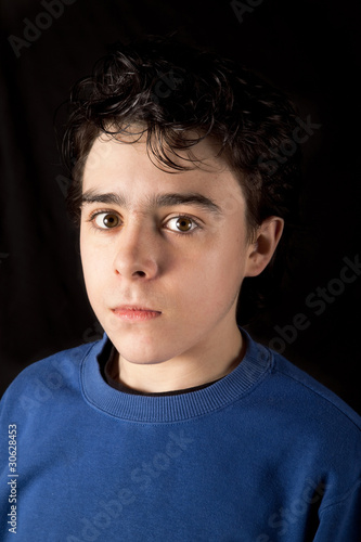 Photo: ragazzino serio ragazzino serio