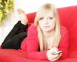 Teenager entspannt Zuhause