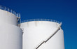 Foto: White storage tanks White storage tanks