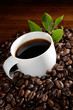 Kaffeetasse auf Bohnen