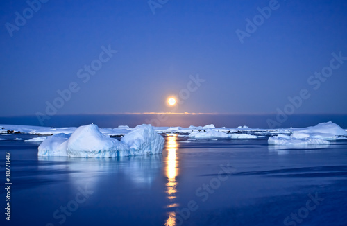 Photo: Summer night in Antarctica Summer night in Antarctica