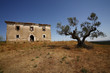 Lazio, panorama di campagna con casolare abbandonato