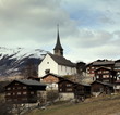 Le village d'Ernen et son église.