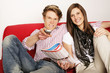Paar schaut TV
