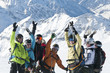 euphorische Skifahrergruppe euphorische Skifahrergruppe
