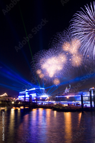 Photo: Schiffstaufe im Hamburger Hafen Schiffstaufe im Hamburger Hafen