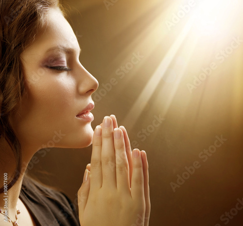 Foto: Beautiful Praying Girl Beautiful Praying Girl