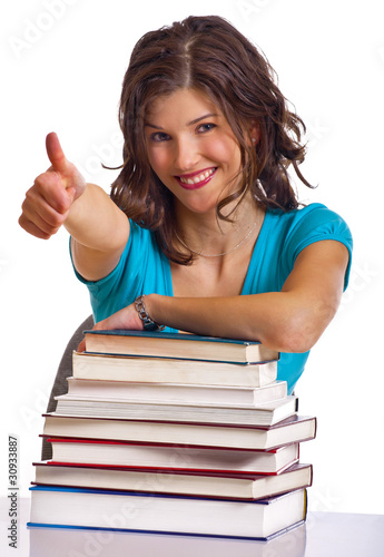 Photo: Frau hinter Bücherstapel zeigt Top Daumen Frau hinter Bücherstapel zeigt Top Daumen