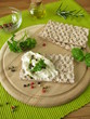 Ziegenfrischkäse auf Knäckebrot
