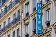 Hotel vertical sur façade de pierre ancienne. Hotel vertical sur façade de pierre ancienne.