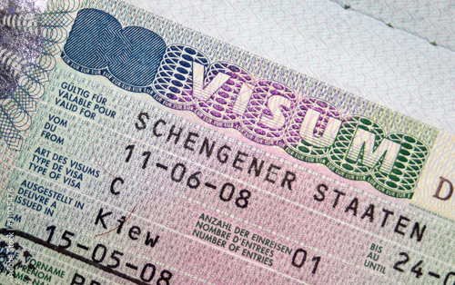 Foto: Close-up page of passport with Schengen visa Close-up page of passport with Schengen visa