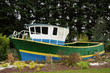 bateau dans un massif de fleurs à Ouistreham bateau dans un massif de fleurs à Ouistreham