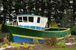 bateau dans un massif de fleurs à Ouistreham bateau dans un massif de fleurs à Ouistreham