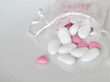 dragées roses et blanches