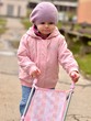 bébé jouant avec poussette bébé jouant avec poussette