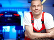 Foto: Motorcar mechanic in a garage Motorcar mechanic in a garage