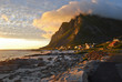 Soleil de minuit sur une plage des Iles Lofoten - Norvège