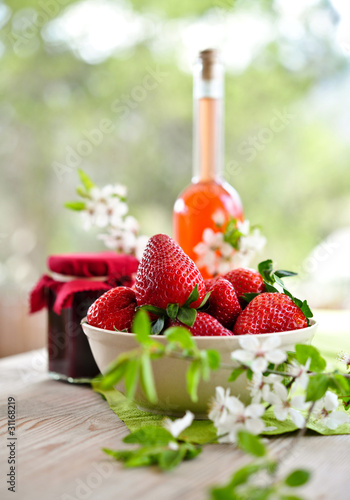 Foto: erdbeeren, marmelade und likör II erdbeeren, marmelade und likör II