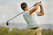 Images : Golfer takes driver and tees off