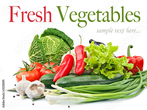 Foto: fresh vegetables on the white background fresh vegetables on the white background