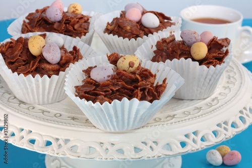 Easter+crispy+cakes
