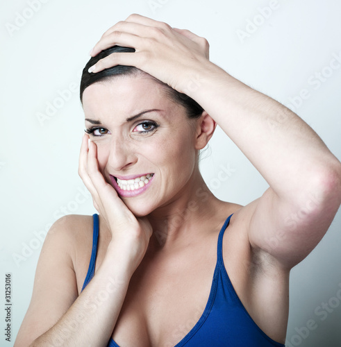 Photo: visage de femme crispé visage de femme crispé