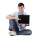 Junger, attraktiver Mann zeigt mit Finger auf Laptop Monitor Junger, attraktiver Mann zeigt mit Finger auf Laptop Monitor