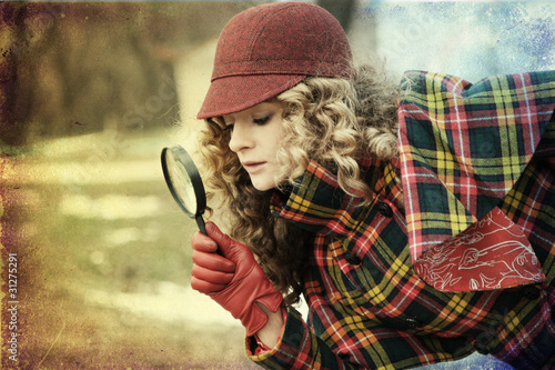 Foto: young woman with magnifier glass and hat young woman with magnifier glass and hat