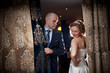 Foto: Wedding couple behind golden curtains in luxury interior. Wedding couple behind golden curtains in luxury interior.
