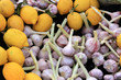 Knoblauch und Zitronen