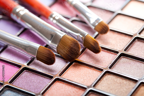 Foto: Eye shadows palette and professional brushes Eye shadows palette and professional brushes