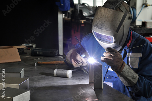 Foto: welding operator industry // Facharbeiter Metallbau schweißen welding operator industry // Facharbeiter Metallbau schweißen
