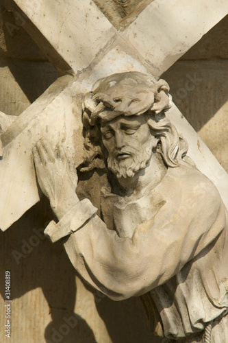 Foto: Statue mit Kreuz Statue mit Kreuz