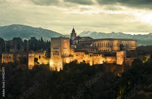 Foto: Alhambra Palace at Dusk Alhambra Palace at Dusk