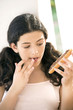 Justine,tartine de chocolat,sucer doigt Justine,tartine de chocolat,sucer doigt