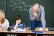 genervter schüler im unterricht