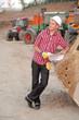 Jeune architecte travaillant en exterieur sur un chantier Jeune architecte travaillant en exterieur sur un chantier