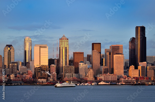 Photo: Seattle downtown skyline at dusk viewed from Hamilton park Seattle downtown skyline at dusk viewed from Hamilton park
