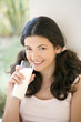 Justine,verre de lait,rire,portrait