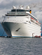 paquebot de croisières au mouillage, Madagascar