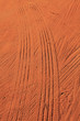 Reifenspur im Sand