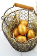 Goldene Eier im Korb