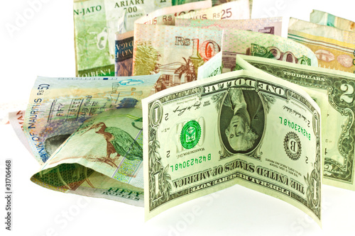 Photo: monnaies étrangères : roupies, dollars et ariarys monnaies étrangères : roupies, dollars et ariarys