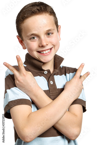 Foto: teenager macht fingerzeichen teenager macht fingerzeichen