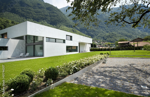 Foto: modern house - exterior with lawn modern house - exterior with lawn