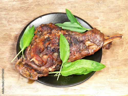Photo: Wildschweinbraten mit Bärlauch Wildschweinbraten mit Bärlauch