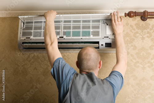 Photo: Adjuster air conditioning system sets a new air conditioner Adjuster air conditioning system sets a new air conditioner