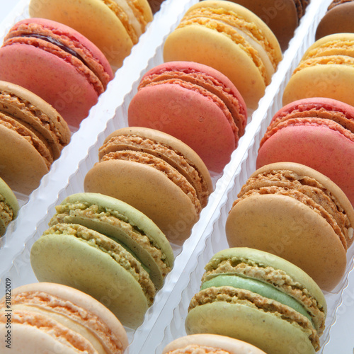 Photo: macarons en couleur macarons en couleur