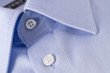 Foto: camicia azzurra abbottonata camicia azzurra abbottonata