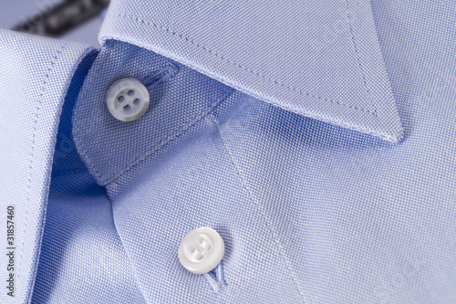 Photo: camicia azzurra abbottonata camicia azzurra abbottonata